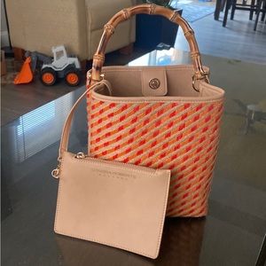 WOVEN MINI BUCKET HANDBAG BAMBOO HANDLE